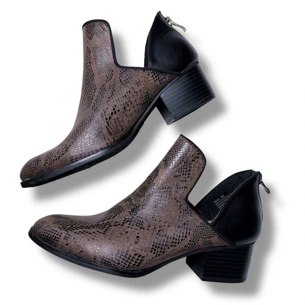 Andrew Geller Friona Booties Size 8M Snakeskin Print Block Heel Ankle Boots